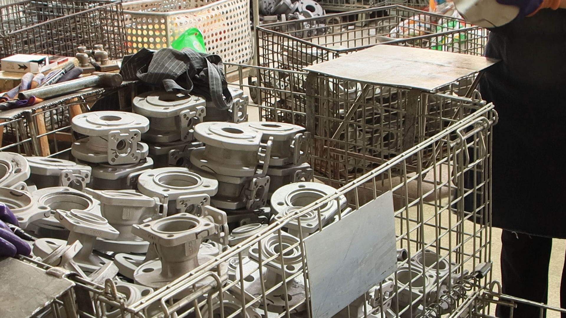 Inspección de calidad del producto de válvula de bola.